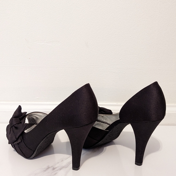 Elegant Black Bow Peep Toe Heels - Picture 2 of 7